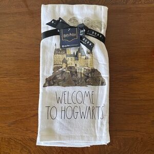 Rae Dunn Harry Potter Welcome to Hogwarts Hand Towel - White and Gold NWT